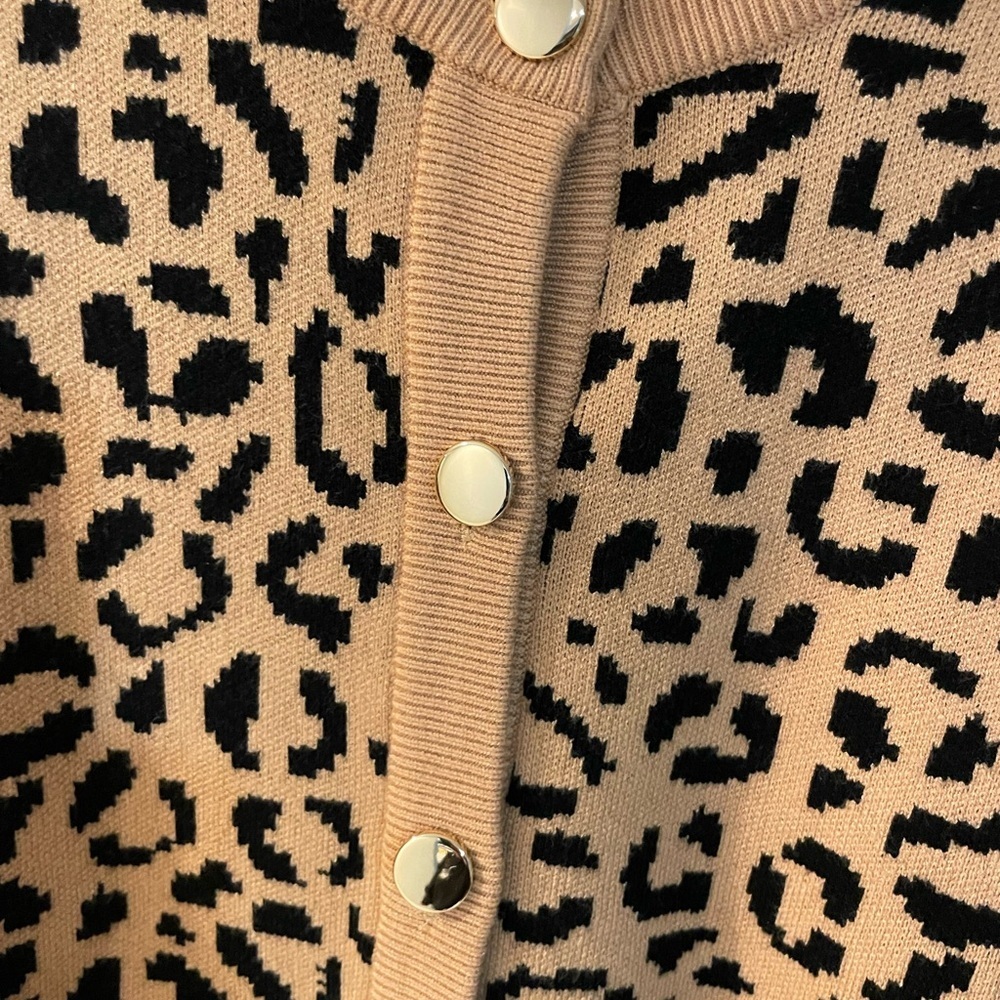 Leopard Print Button-Up stylish cardigan Sweater size small - Picture 2 of 3